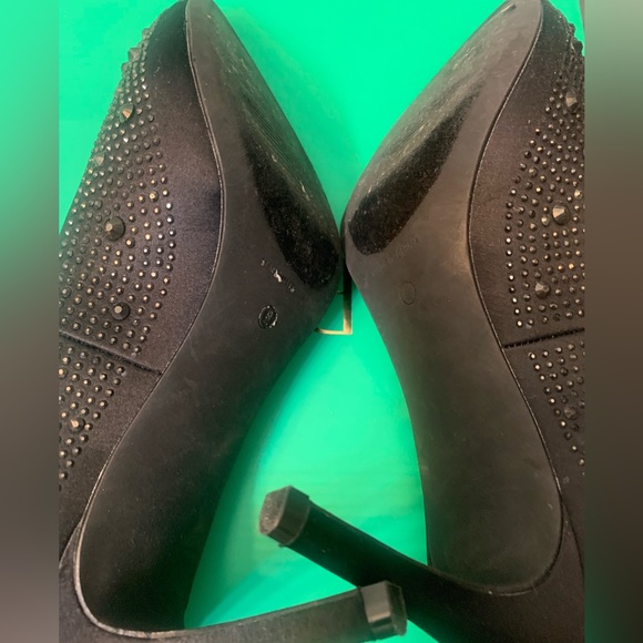 Beaded Black Pump - Picture 4 of 4